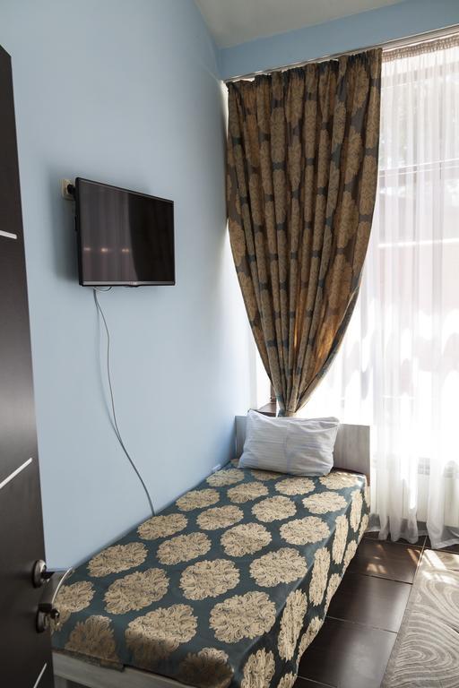 Tiflis Hotel Almaty Room photo